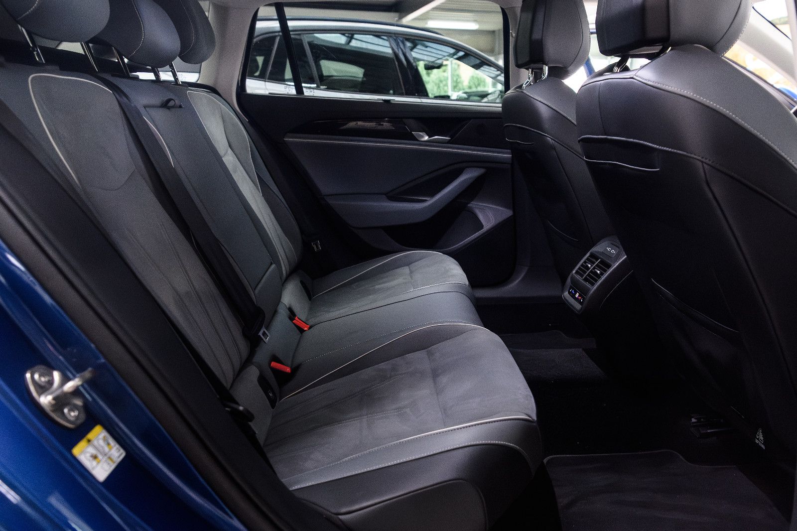 Fahrzeugabbildung Volkswagen Passat Variant 2.0 TDI 110 kW+AHK+SHZ+STANDHEIZU
