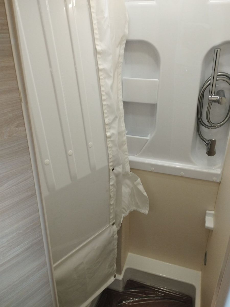 Fahrzeugabbildung Eura Mobil Van V 635 HB RFK, Captain-Chair-Sitze, Skyroof