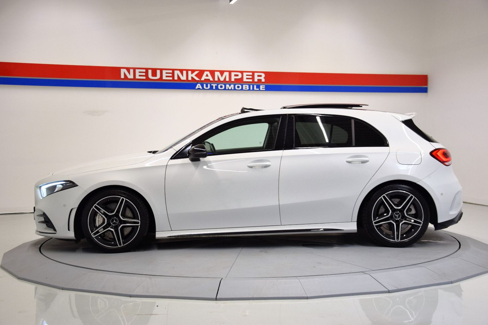 Fahrzeugabbildung Mercedes-Benz A 35 AMG 4Matic Panorama Night-Paket