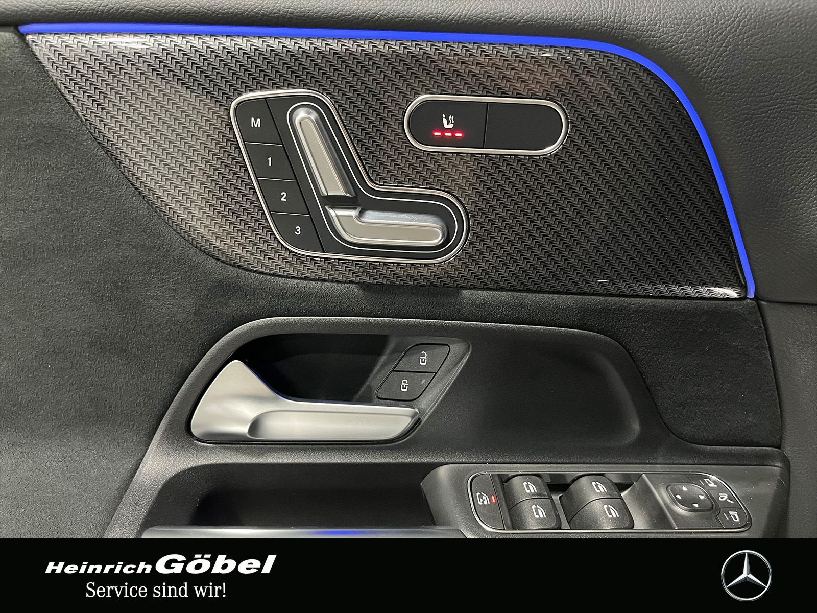 Fahrzeugabbildung Mercedes-Benz GLB 35 4M PANO+HUD+2xNIGHT.P+360°+MEMORY+MULTIB.