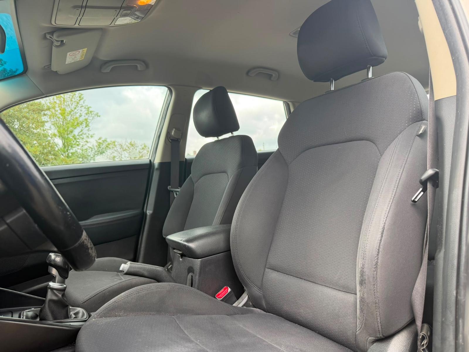 Kia Carens 2014 — engine 1.685 cm³, 136 HP (100kW)