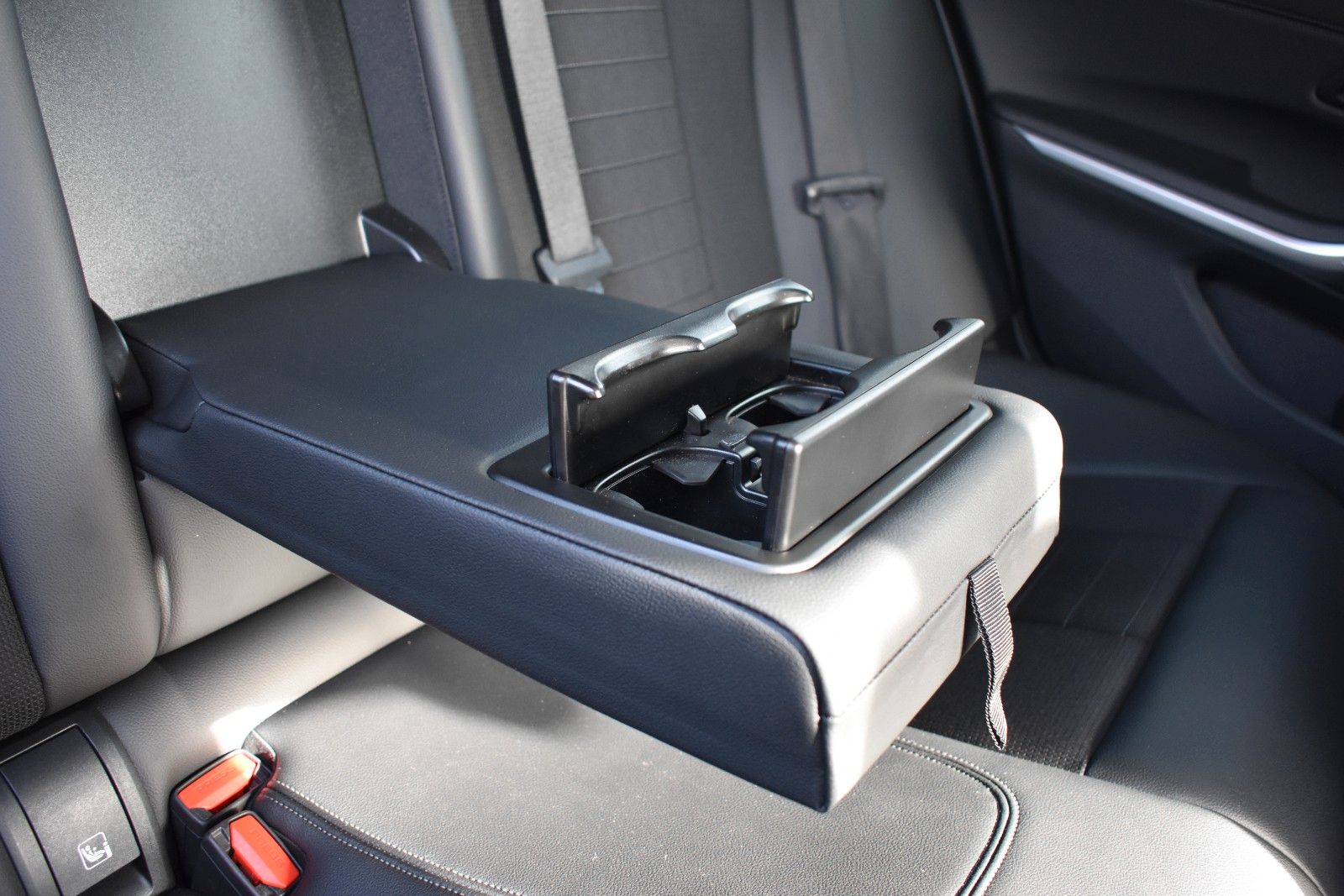 Fahrzeugabbildung BMW 318d Touring SPORT-L/M-SPORT/SHADOW/LED/DAB/PDC