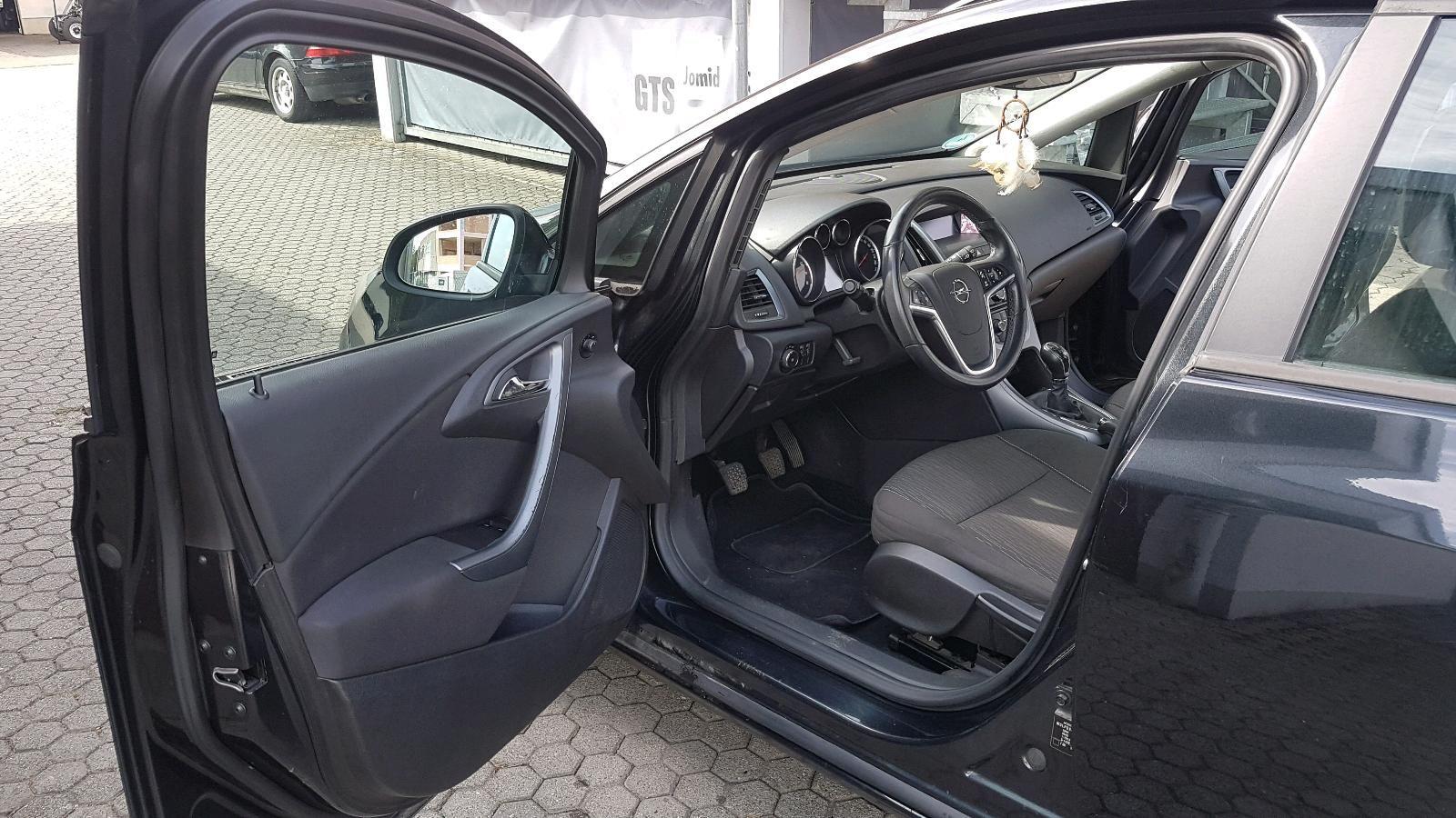 Opel Astra 2013 — photo 8