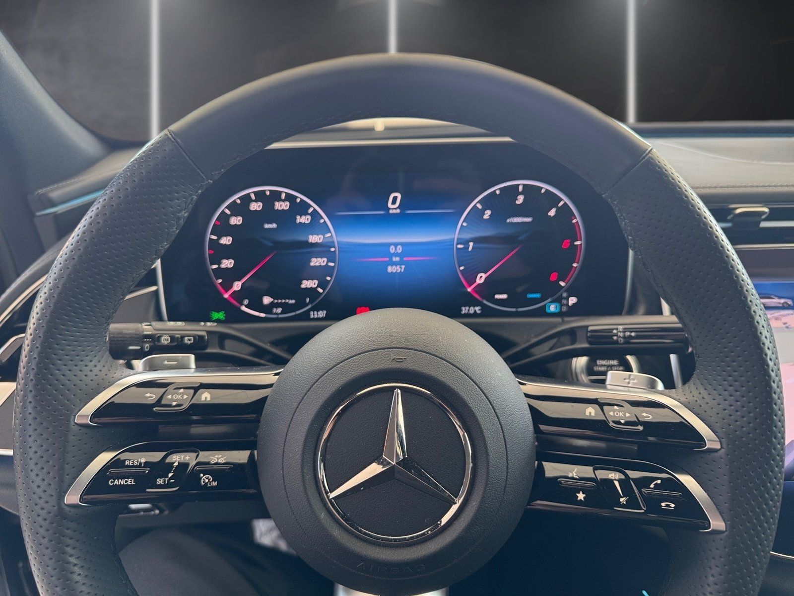 Fahrzeugabbildung Mercedes-Benz E 220 T d AMG*Distro*Totwinkel*LED*Kamera*CarPla