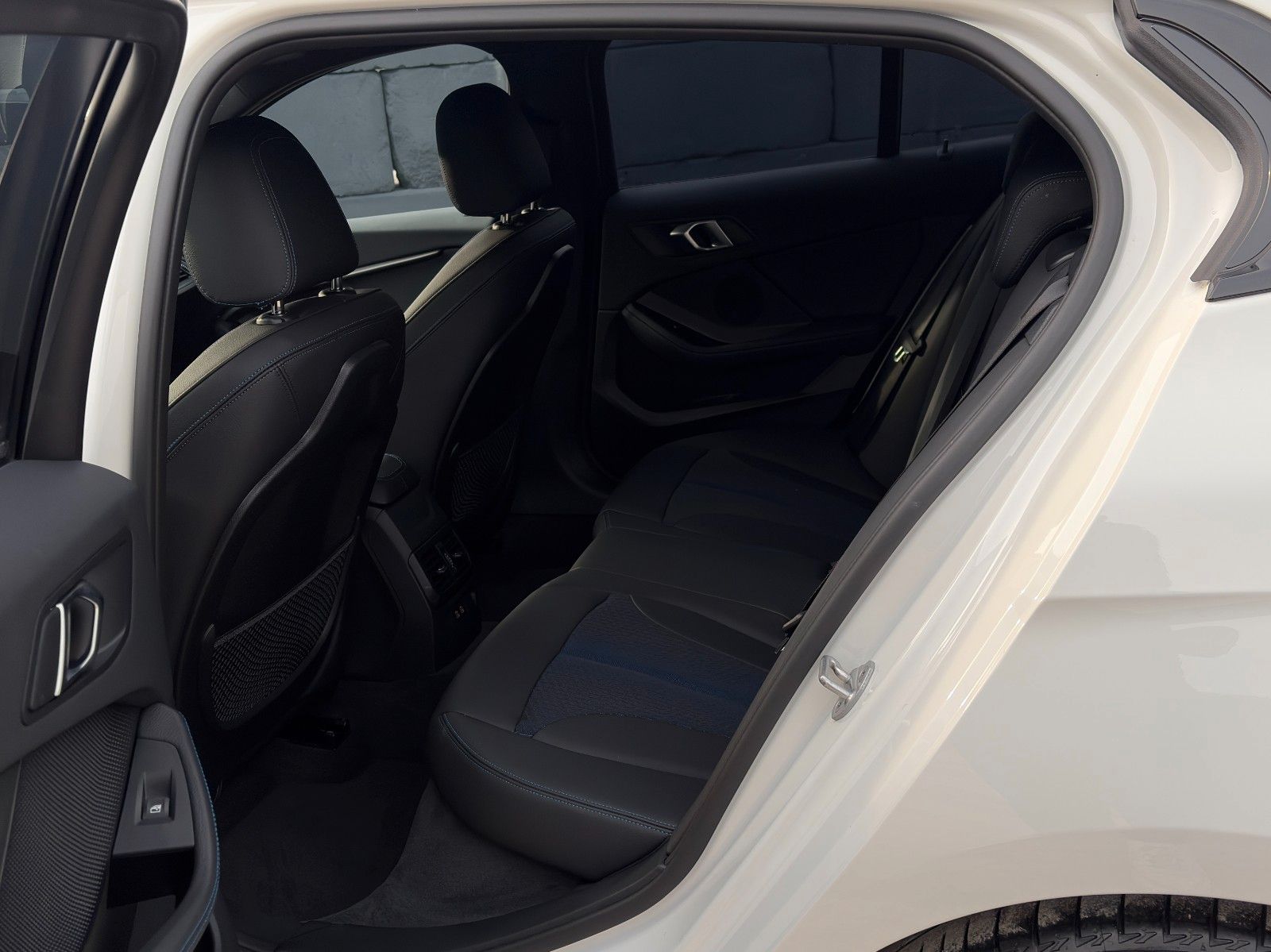 Fahrzeugabbildung BMW M135i xDrive HiFi SHZ LED DAB PDC Wireless Temp