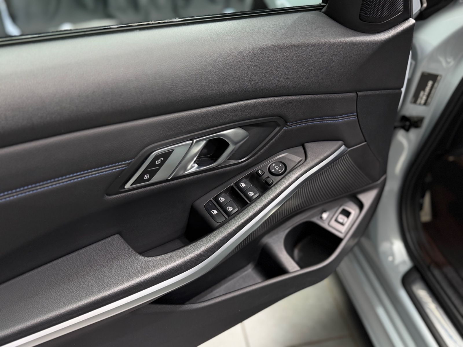 Fahrzeugabbildung BMW 330e Touring M Sport|HEAD-UP|NAVI|HIFI|WIDESCREE