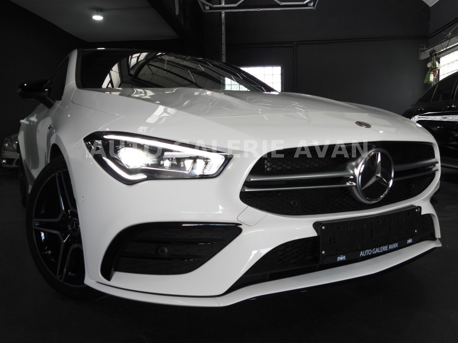 Mercedes-Benz CLA 35 AMG SHOOTING BRAKE 4M