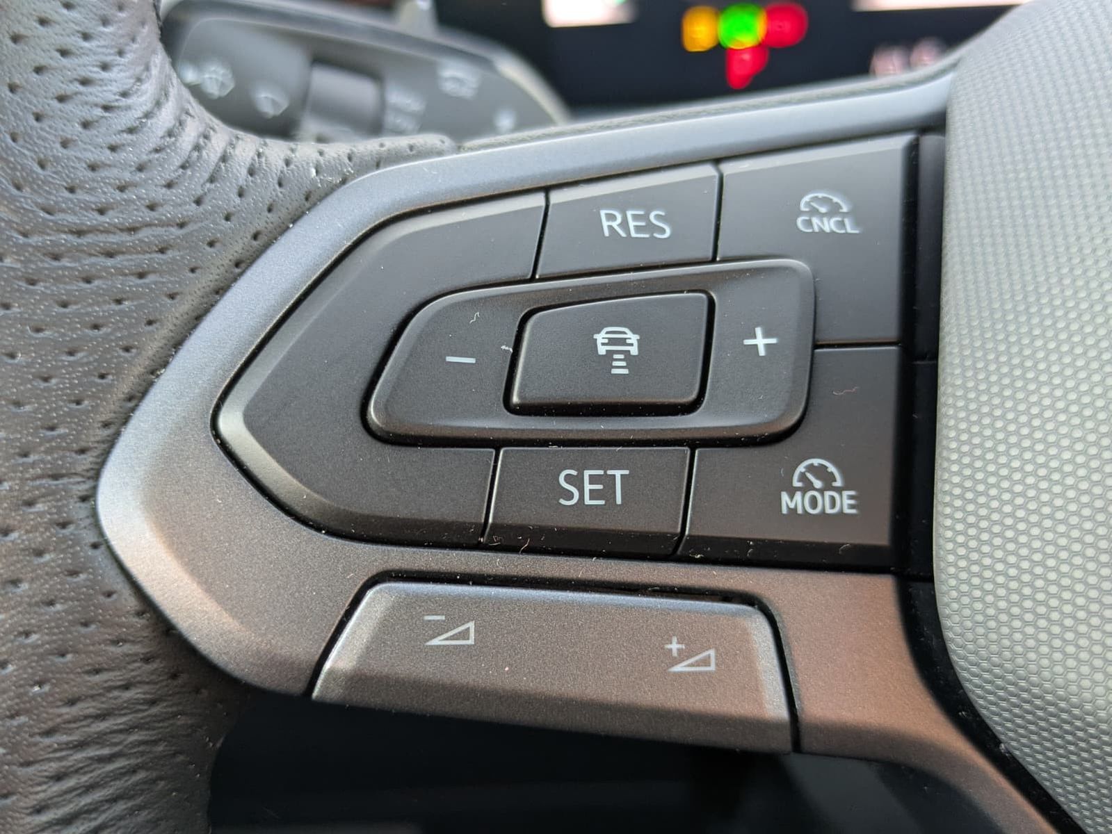 Fahrzeugabbildung Volkswagen Tayron 2.0 TDI 4M R-Line 7S*IQ-L.*LEDER*PANO*HUD