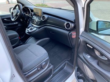 Mercedes V 220 - 11