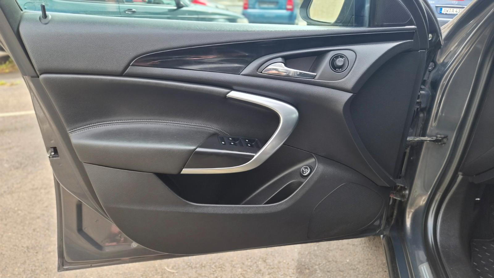 Opel Insignia 2012 — photo 12