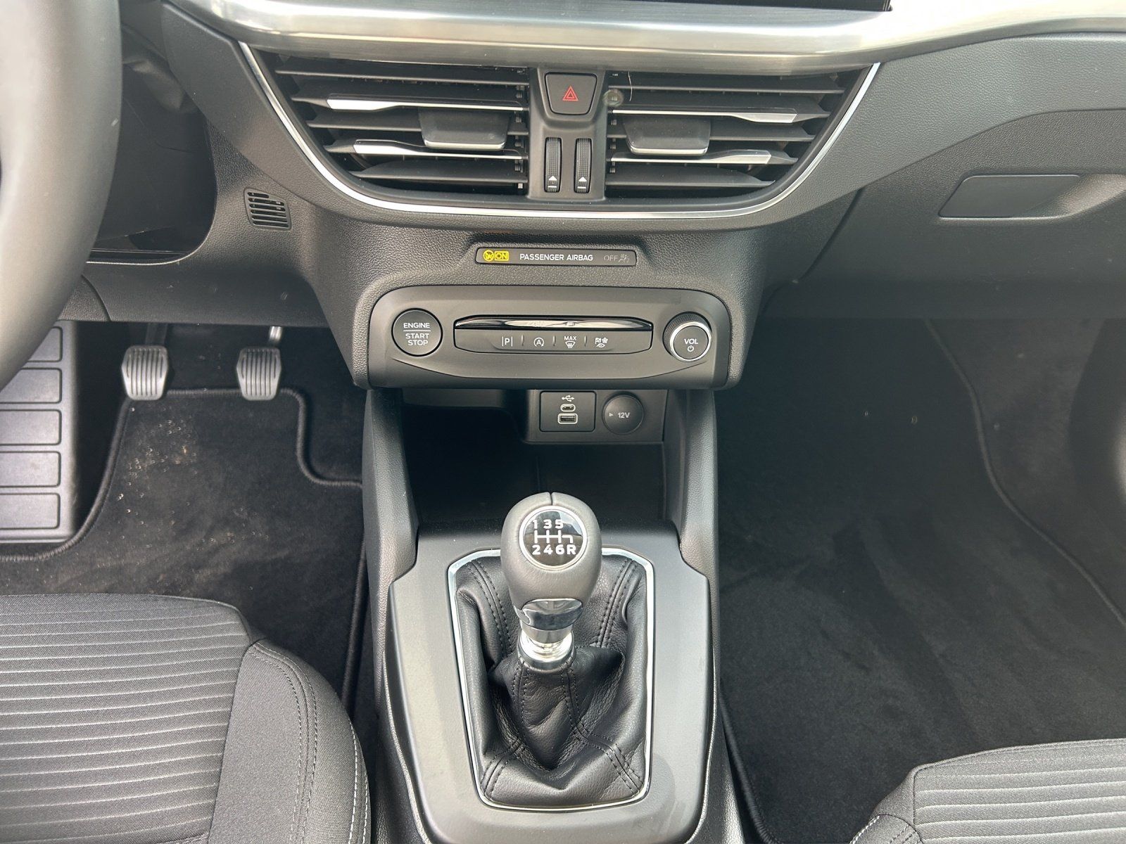 Fahrzeugabbildung Ford Focus Titanium Edition Turnier e.Call Kamera PDC