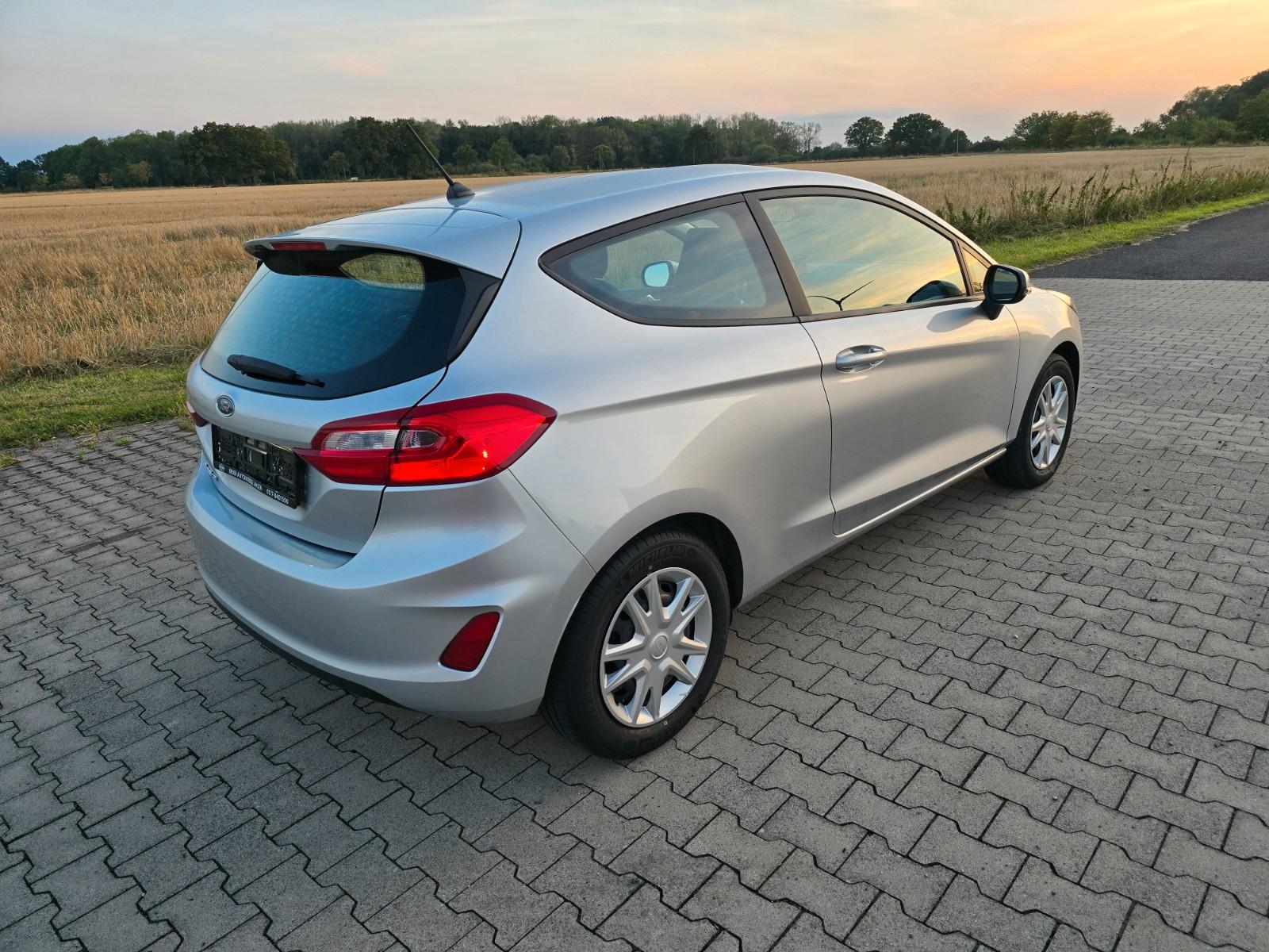 Ford Fiesta 1,1 Trend 52 KW  8 x Reifen org 49.000 km