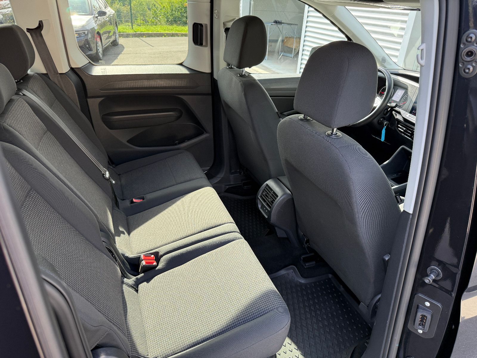 Fahrzeugabbildung Volkswagen Caddy 2.0 TDI DSG AHK DAB GRA Navi Kamera SHZ