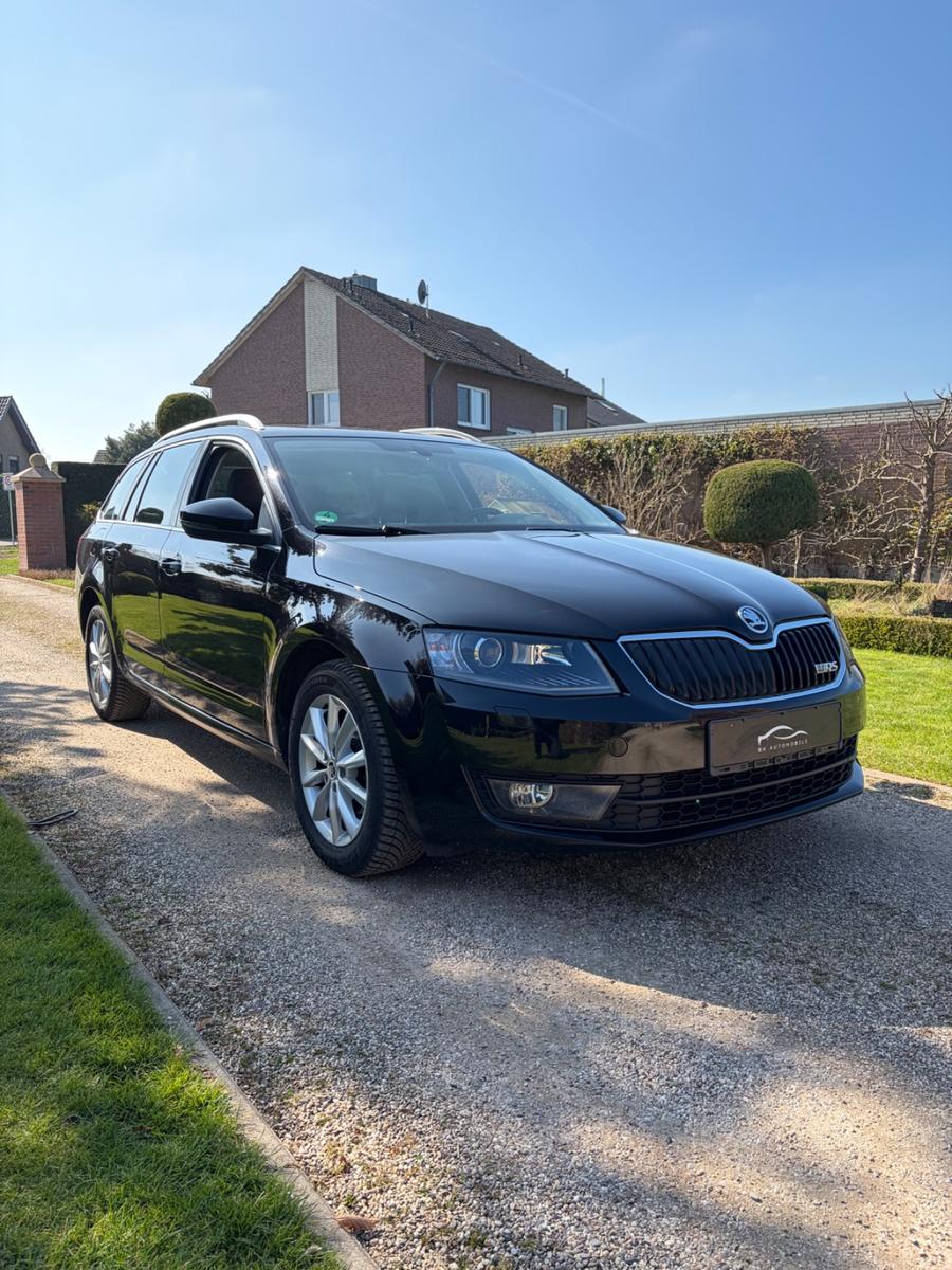 Skoda Octavia AHK RS Vollleder