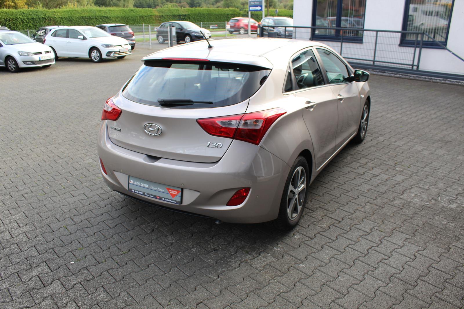Hyundai i30 blue Trend 1.6 GDI KAT