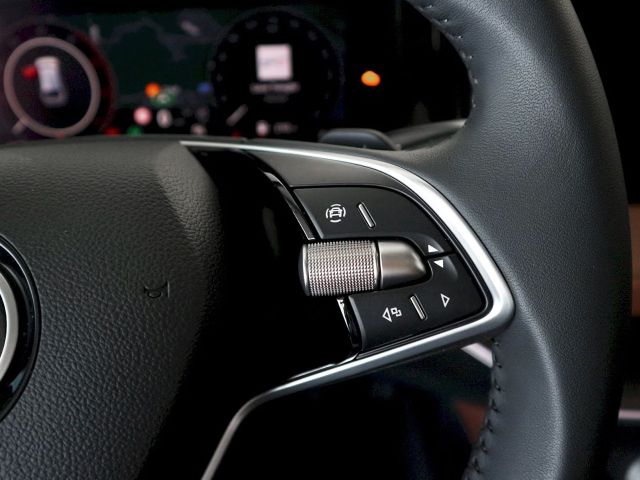 Skoda Superb Combi L&K AHK Standh. LuftLeder VC Travel
