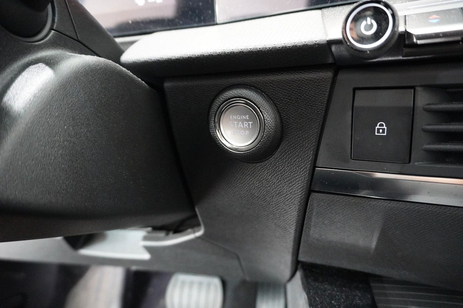 Fahrzeugabbildung Opel Astra L ST 1.6 HYBRID ELEGANCE NAVI/LED/KAMERA