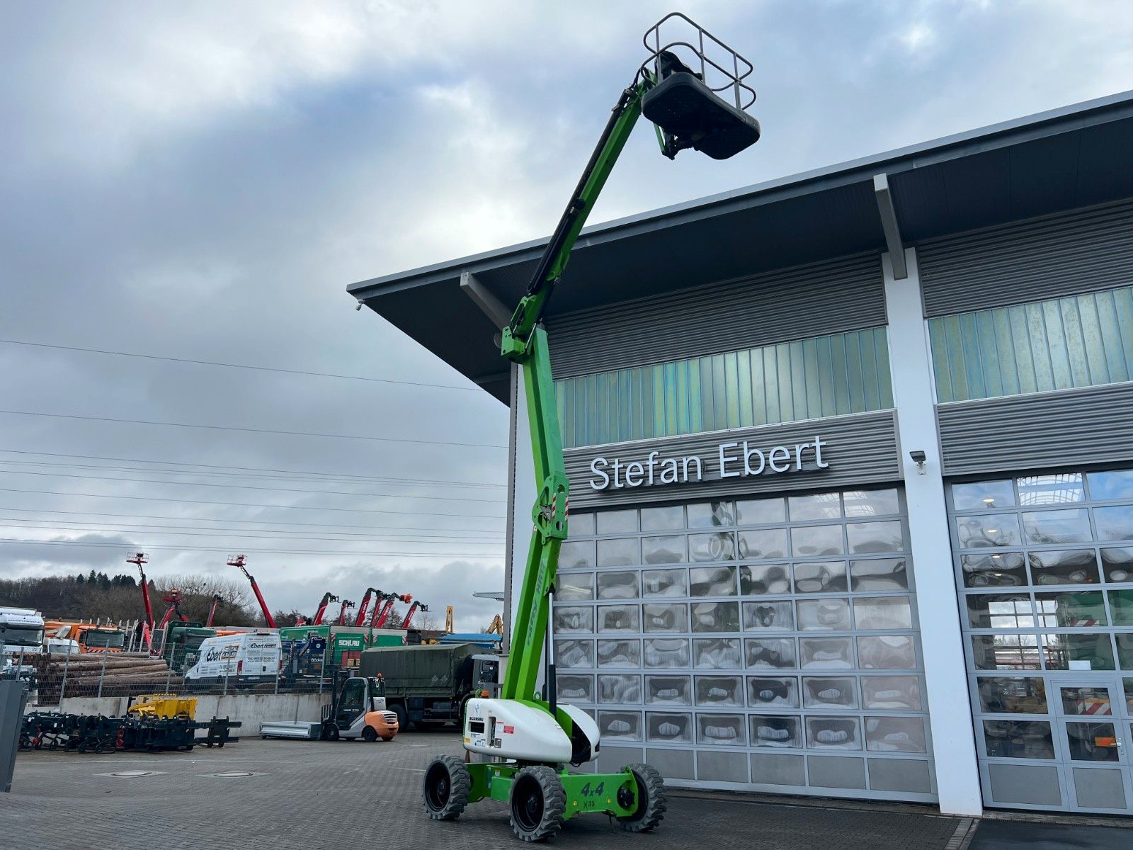 Fahrzeugabbildung Niftylift HR17 Hybrid 4X4 / 1.417h / 17m Arbeithöhe