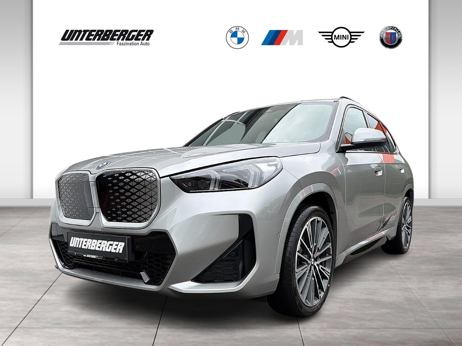 BMW iX1 eDrive20 M Sport 20" AHK Aktivsitz Driving A