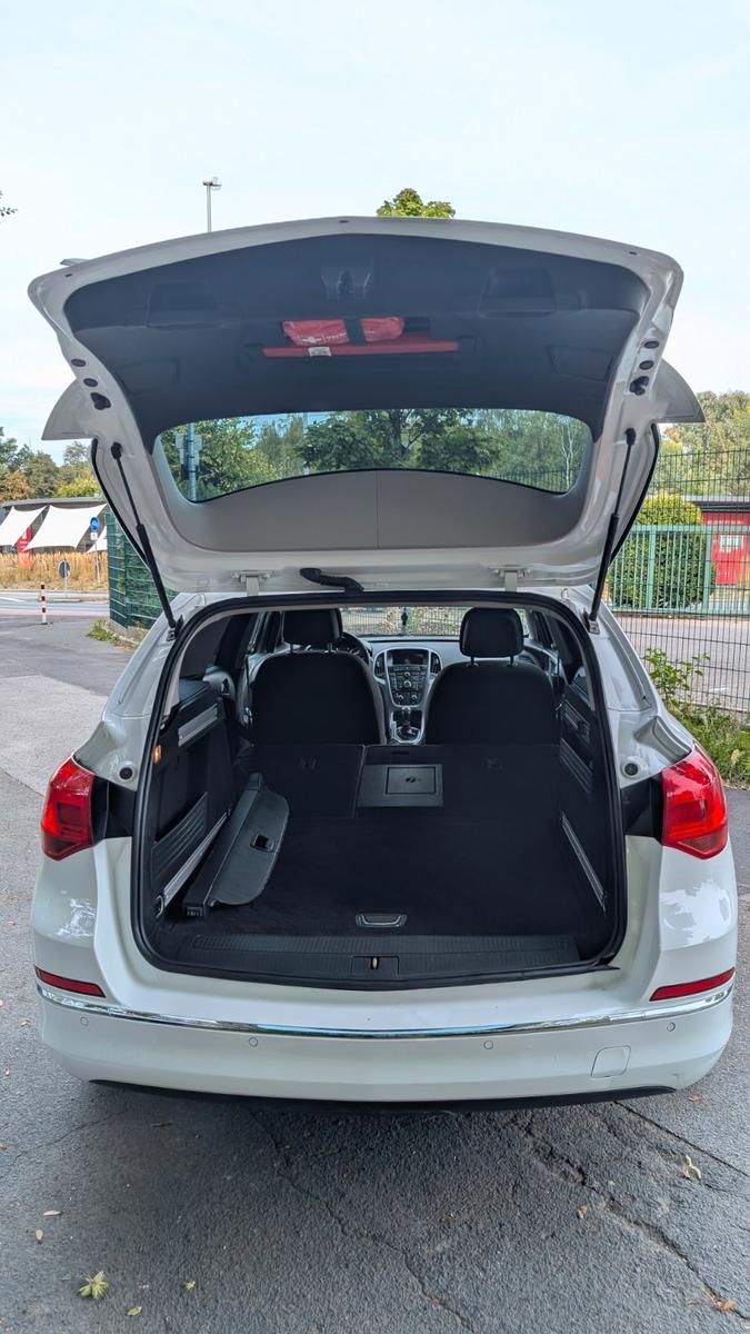 Opel Astra 2013 — photo 8