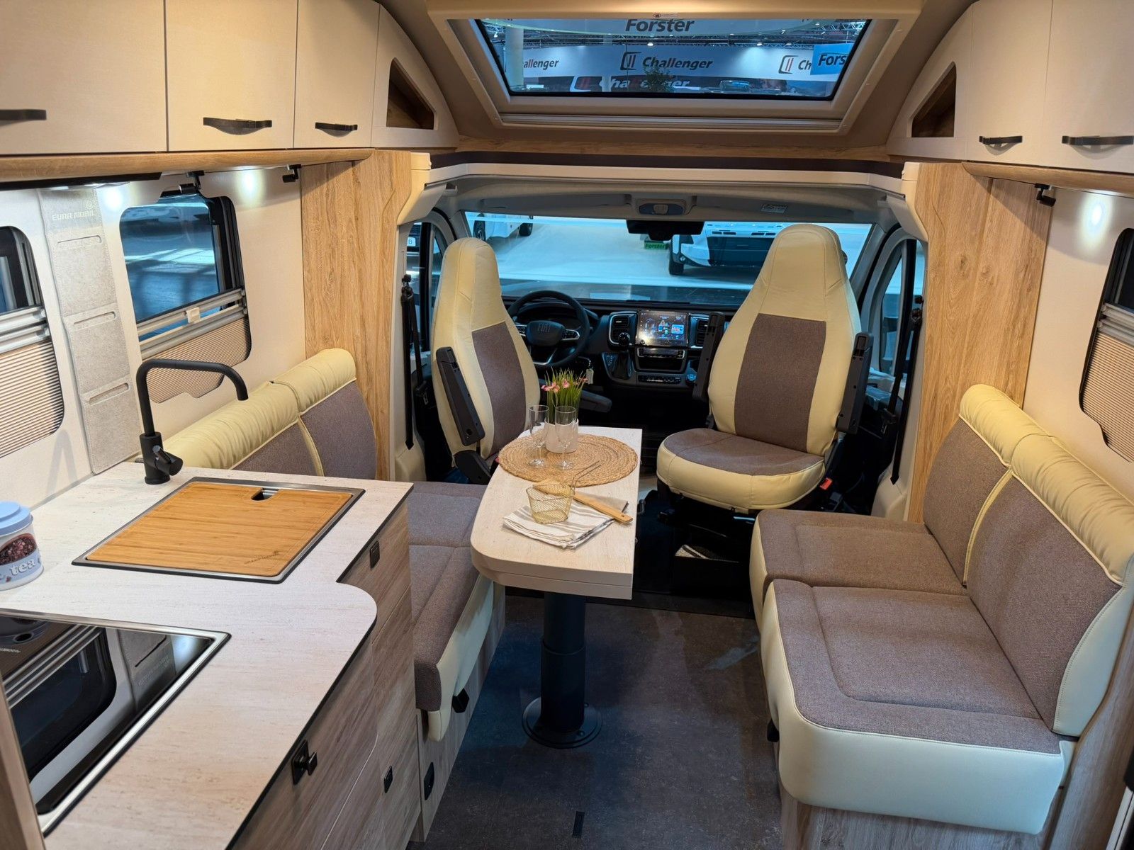 Fahrzeugabbildung Eura Mobil Profila T 720 EF ONYX SONDERMODELL MESSE
