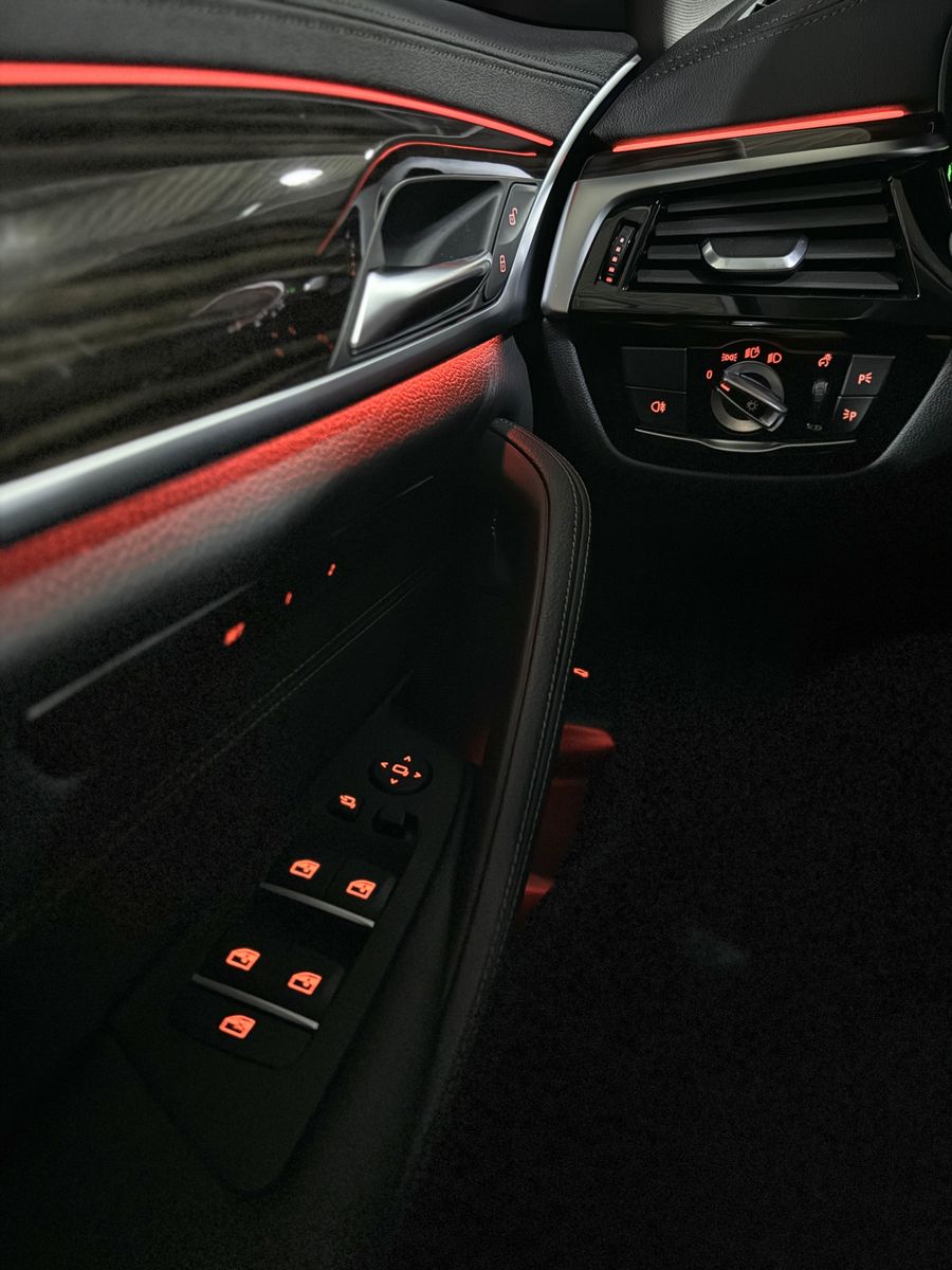 Fahrzeugabbildung BMW 530i xD Luxury Line Kamera Laser HUD DAB Komfort