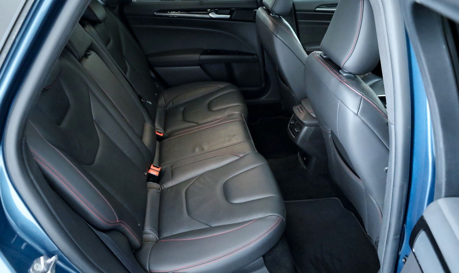 Fahrzeugabbildung Ford Mondeo Turnier ST-Line Leder,Navi,Panorama,AHK