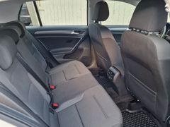 Fahrzeugabbildung Volkswagen e-Golf VII Lim. Navi LED SiHz PDC ACC Wärmepumpe