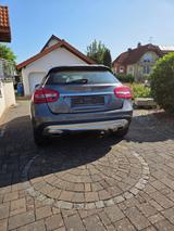 Mercedes-Benz GLA 180 - - Mercedes-Benz GLA 180