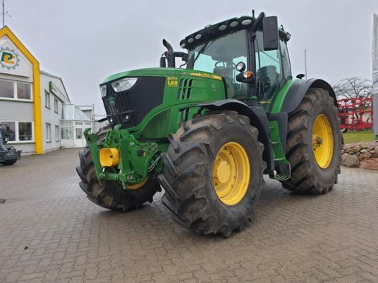 John Deere 6215R