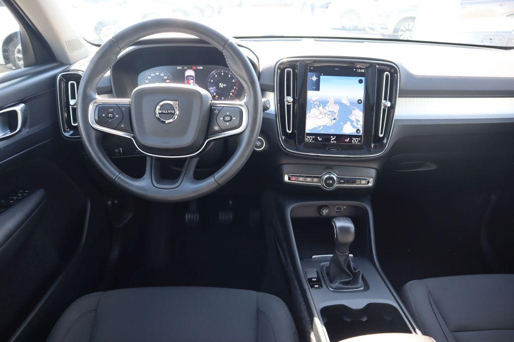 Volvo XC40 T3 Momentum Pro |PANORAMA|R-KAMERA|NAVI|