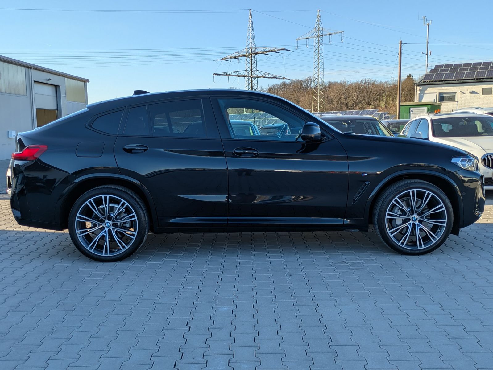 Fahrzeugabbildung BMW X4 xDrive 30 d M-Sport MATRIX*PANO*NAVI PRO*21"