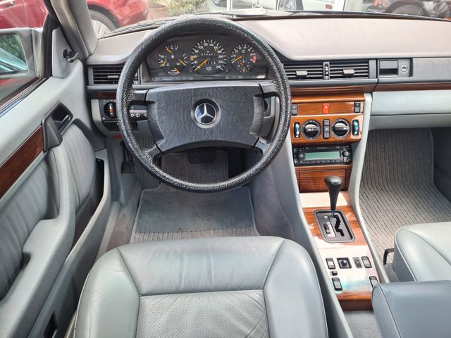 Fahrzeugabbildung Mercedes-Benz 300 CE/Leder grau/Klima/Traumzustand