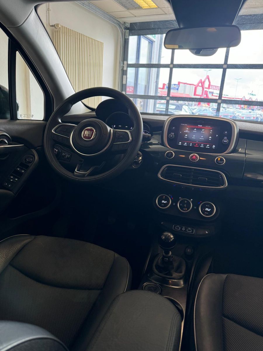Fahrzeugabbildung Fiat 500X Cross / KLIMA / 8-FACH / 1. HAND/AHK/LED