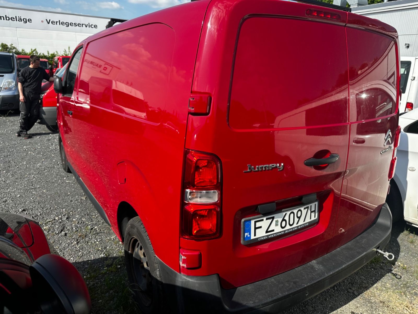 Fahrzeugabbildung Citroën Jumpy Kasten Business Unfall Motor läuft