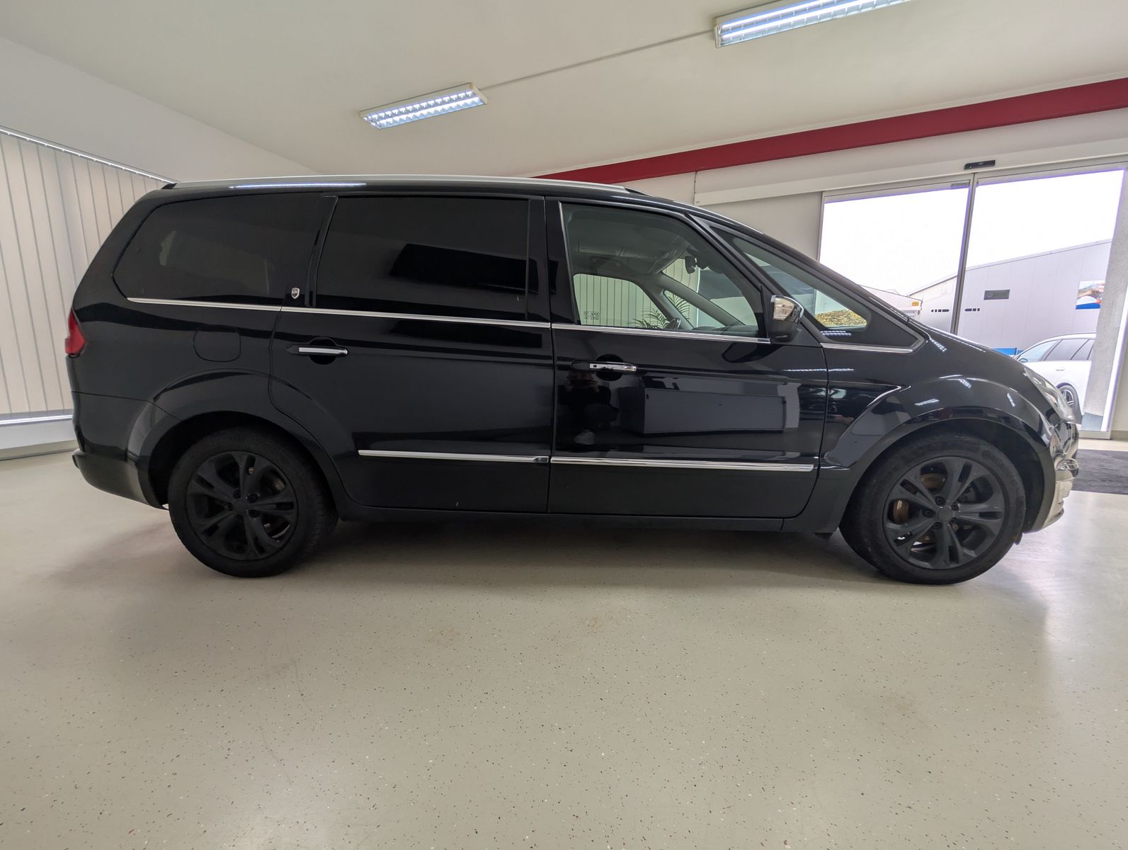 Fahrzeugabbildung Ford Galaxy Ghia 7-SITZ AHK PDC LEDER EURO5 KLIMA