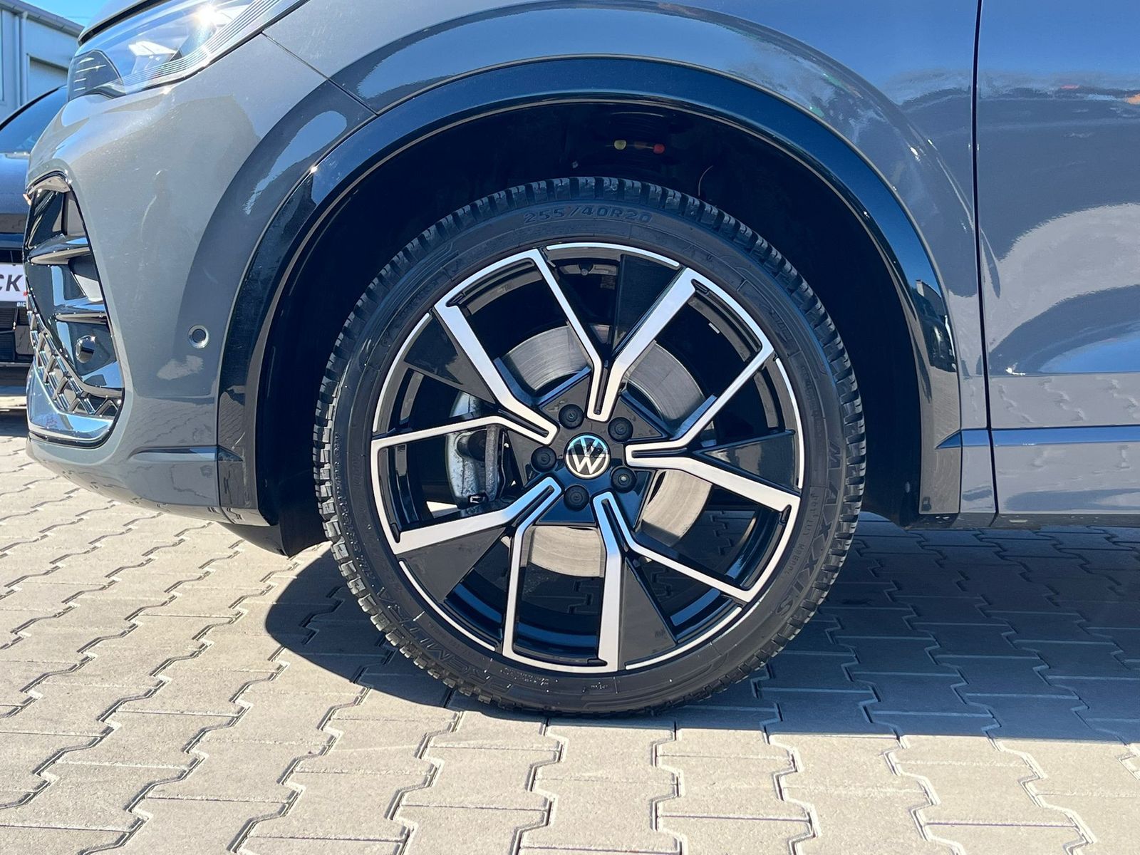 Image du véhicule Volkswagen Tiguan 2.0 TDI 4M R-Line PANO*H&amp;K*AHK*MATRIX*20".