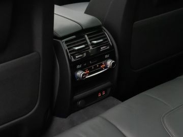 Fahrzeugabbildung BMW 530d Tour Luxury Line AHK Pano H/K Kamera DAB