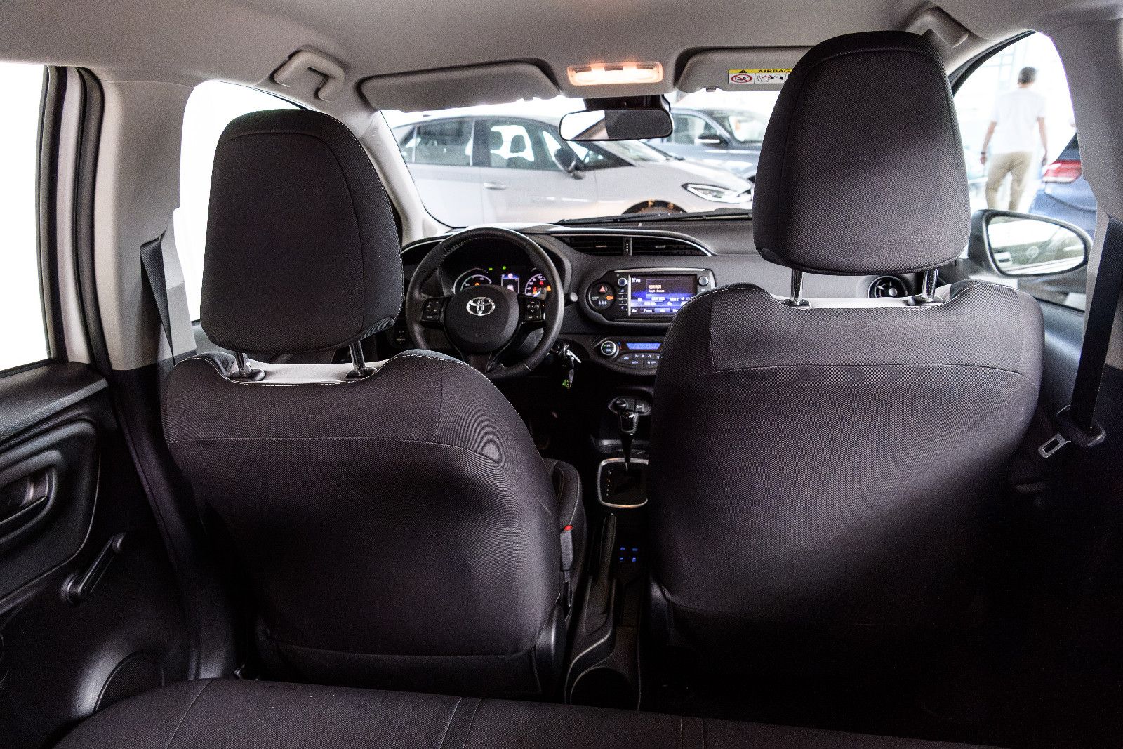 Fahrzeugabbildung Toyota Yaris Hybrid Team D+NAVI+SHZ+RFK+GJR+ALU+BICOLOR