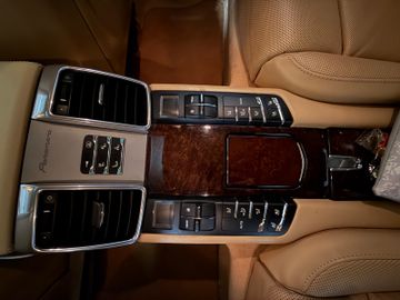 Porsche Panamera - 8