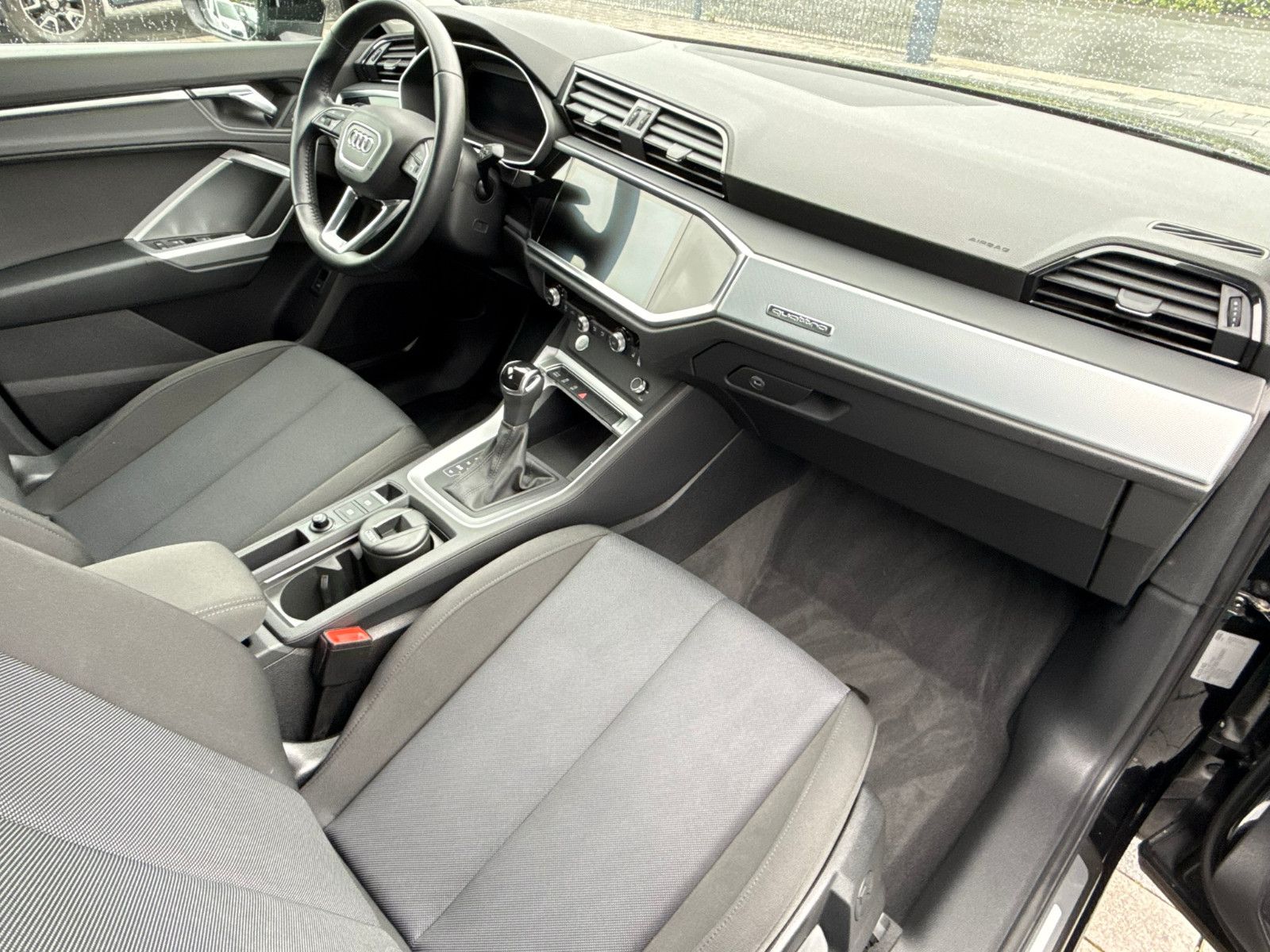 Fahrzeugabbildung Audi Q3 40 TFSI quattro advanced