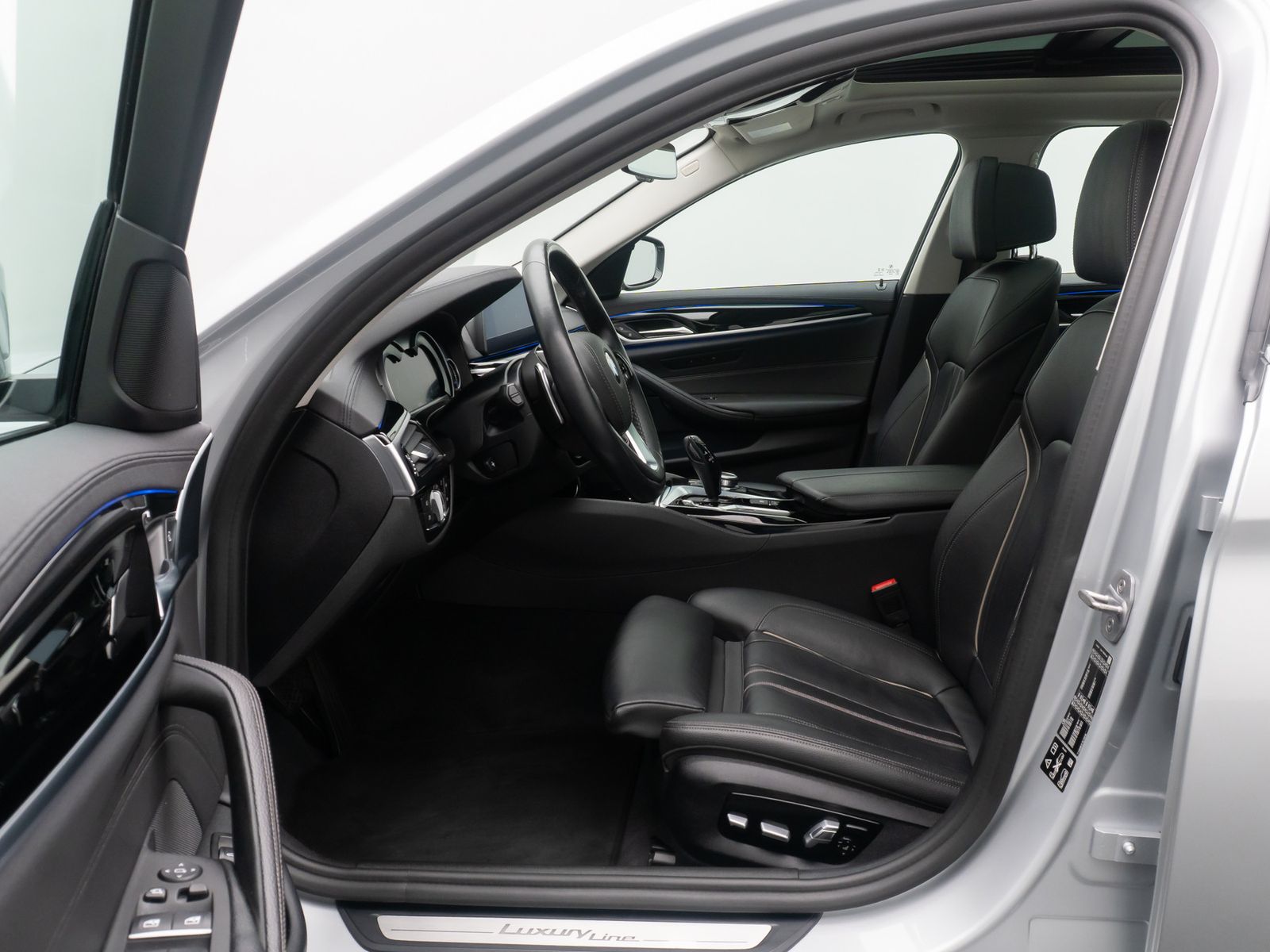 Fahrzeugabbildung BMW 530d xD LuxuryLine Panoram 360&deg;HUD HiFi DisplKey