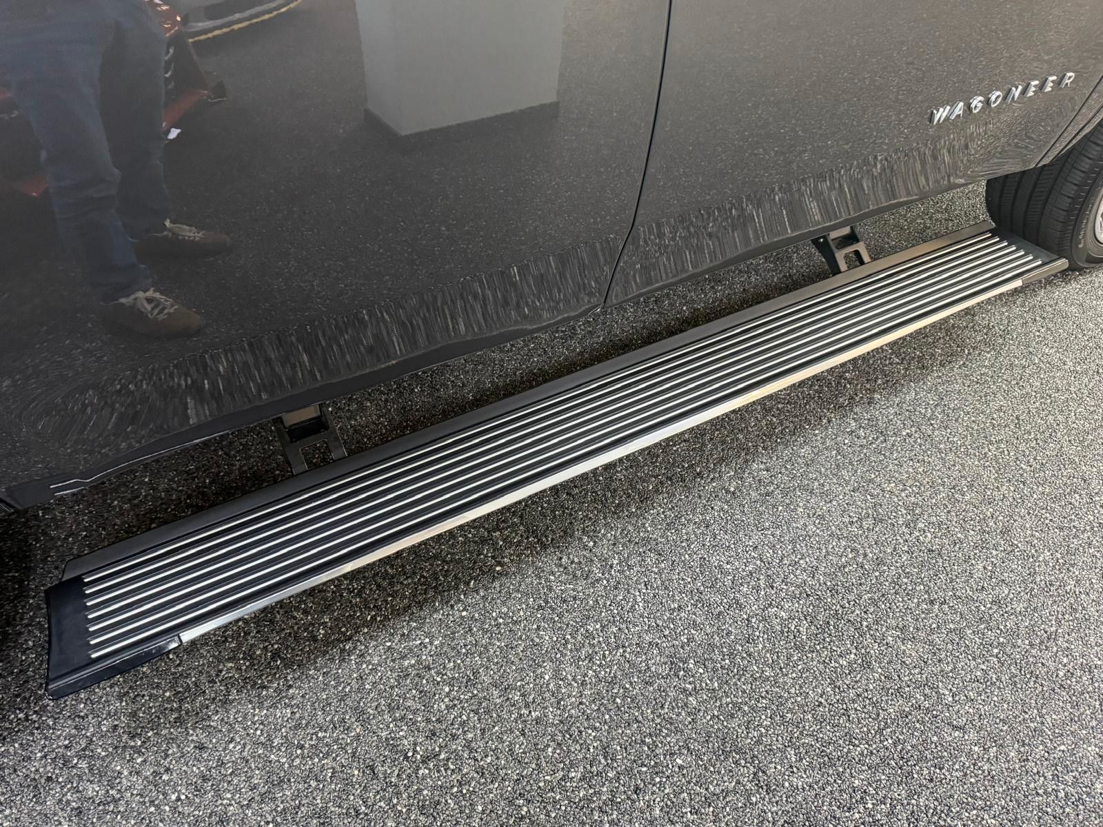 Fahrzeugabbildung Jeep WAGONEER SERIES III 5.7L-LUFTFED.-8 SITZE-LPG