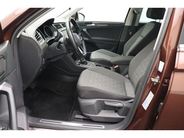 Fahrzeugabbildung Volkswagen Tiguan 1.5 DSG Life ACC LED Apple CarPlay