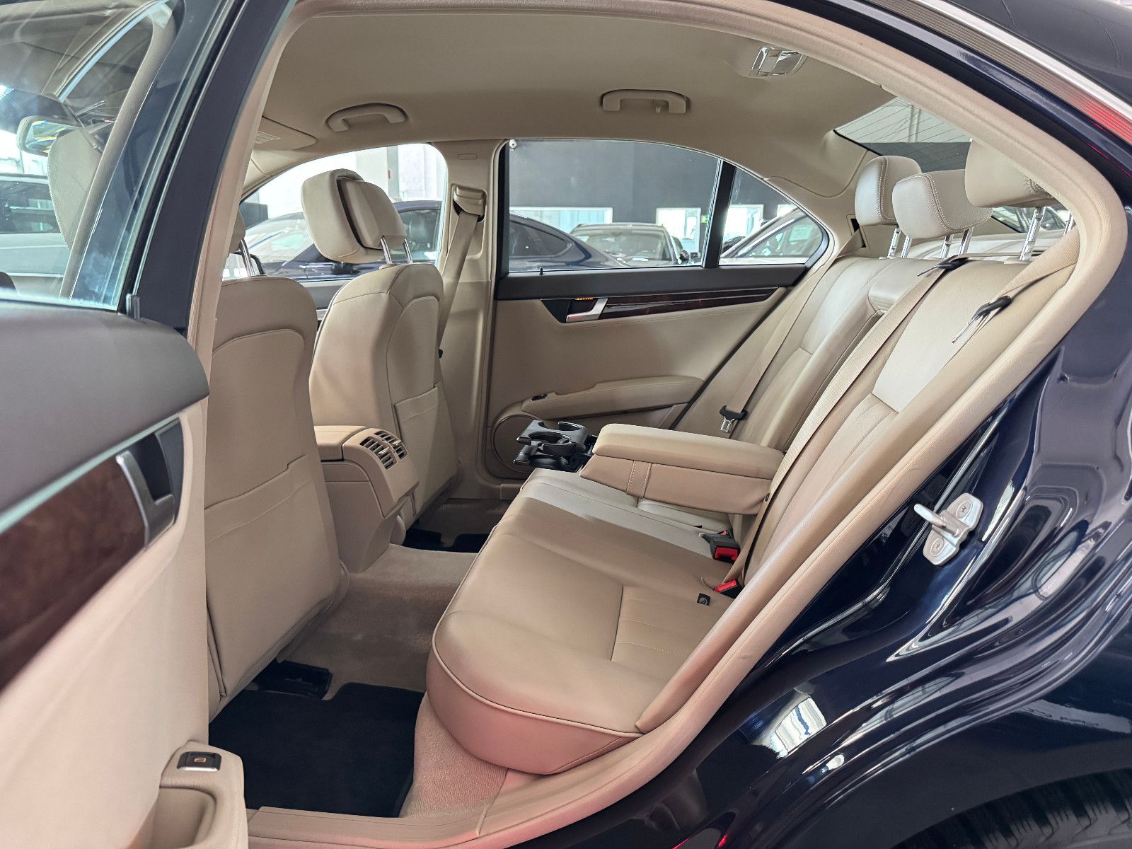 Fahrzeugabbildung Mercedes-Benz C 250 CGI BE 7GT ELEGANCE COMAND ILS KAMERA 1.VB