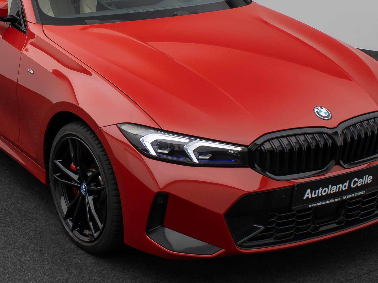 Fahrzeugabbildung BMW 330e M Sport Pro Panorama Kamera HUD H/K Komfort