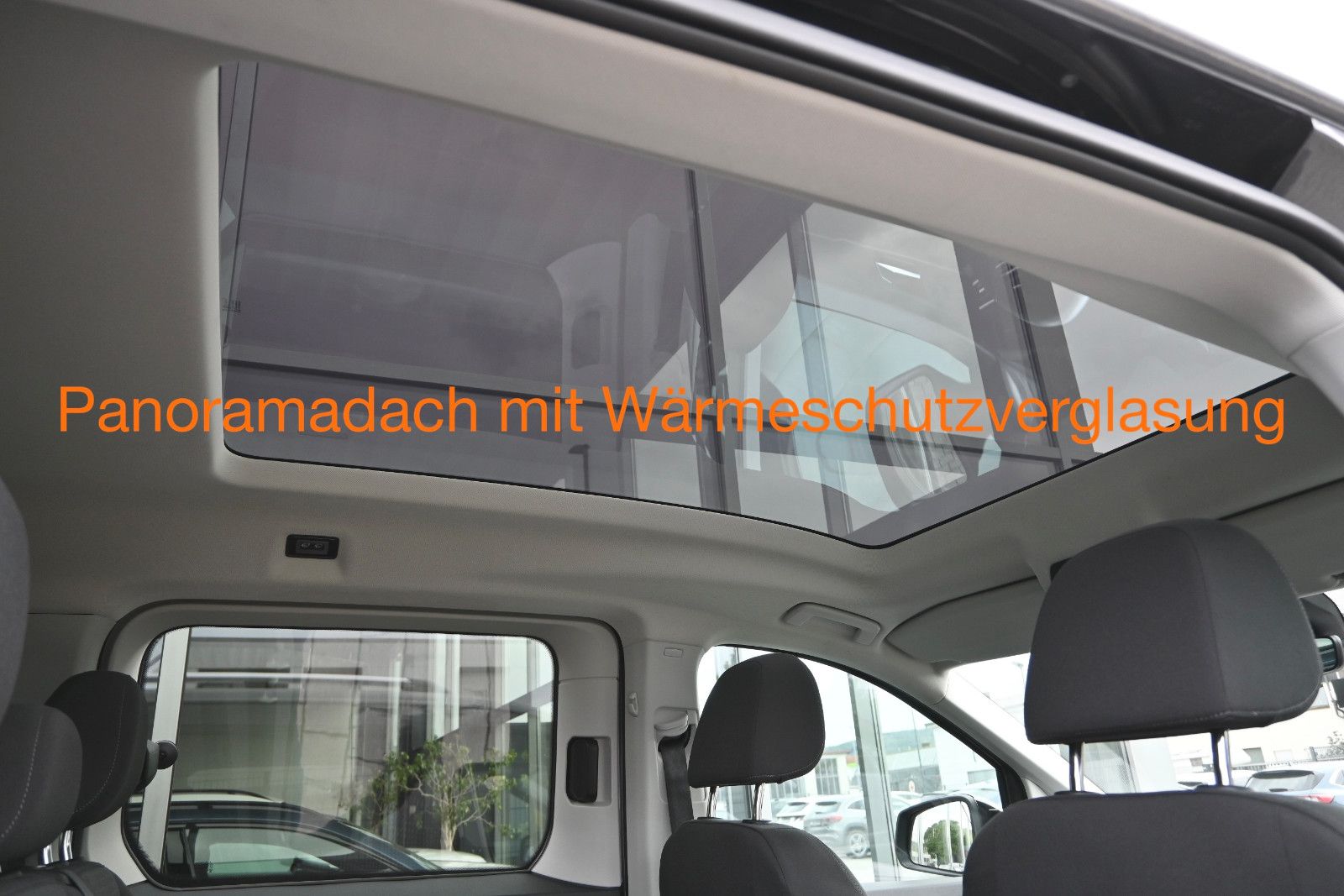 Fahrzeugabbildung Ford Grand Tourneo 2.0 d Titanium Aut °PANO°KAM°8FACH