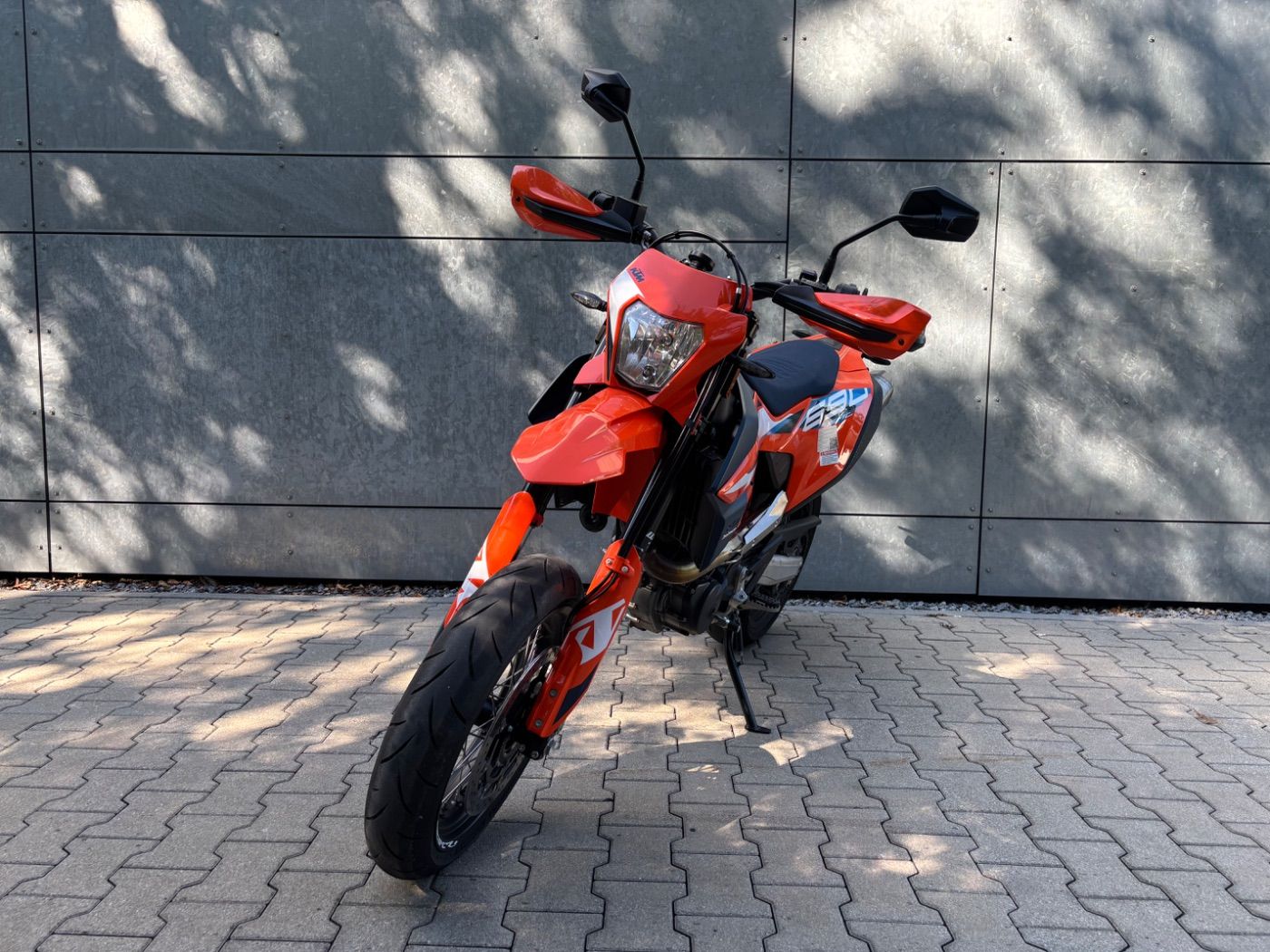 Fahrzeugabbildung KTM 690 SMC-R kurzer Kennzeichenhalter Remus