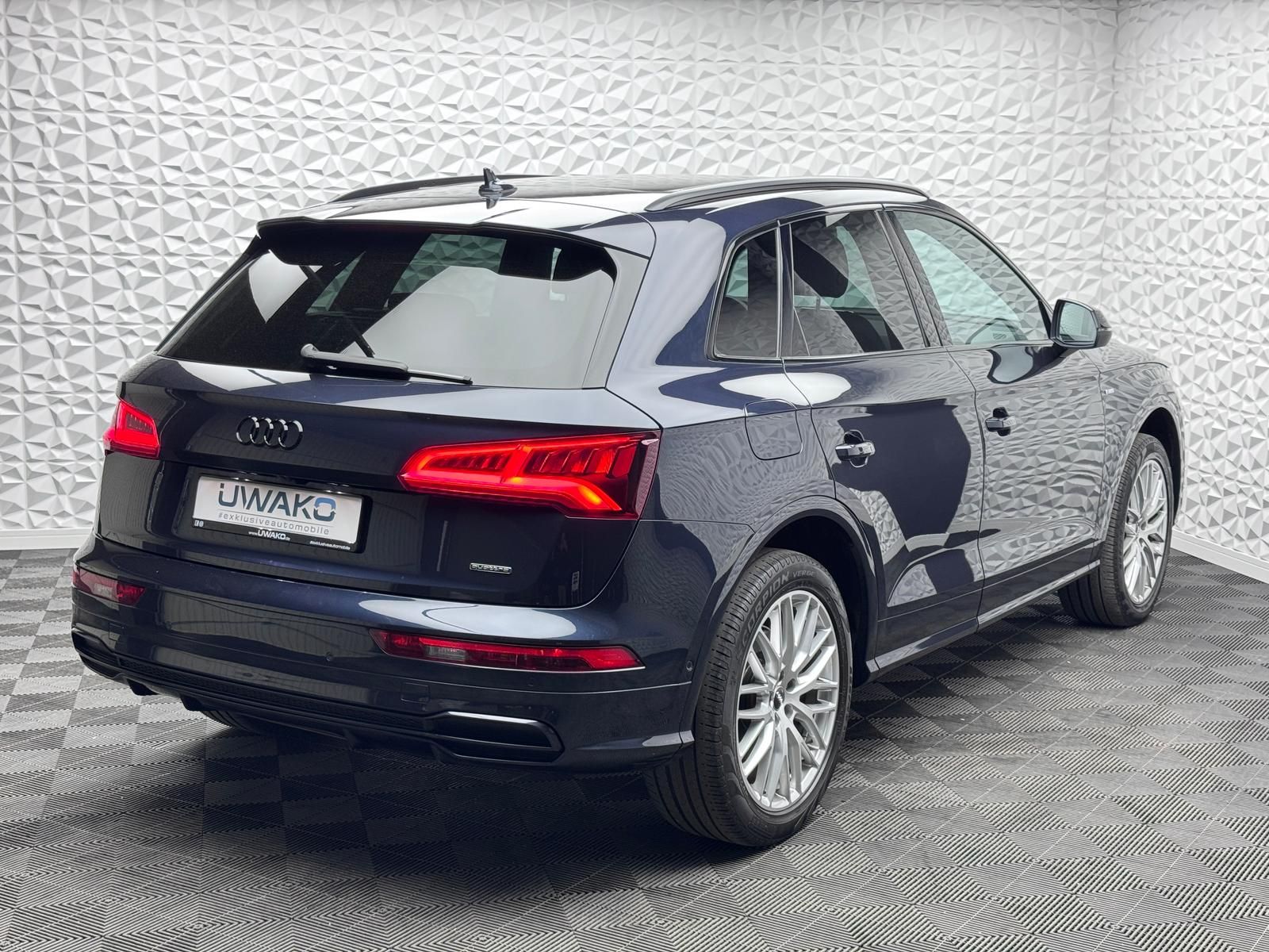 Fahrzeugabbildung Audi 40 TDI QA/S-LINE/PANO/B&O/MATRIX/AHK/360°/MEMORY