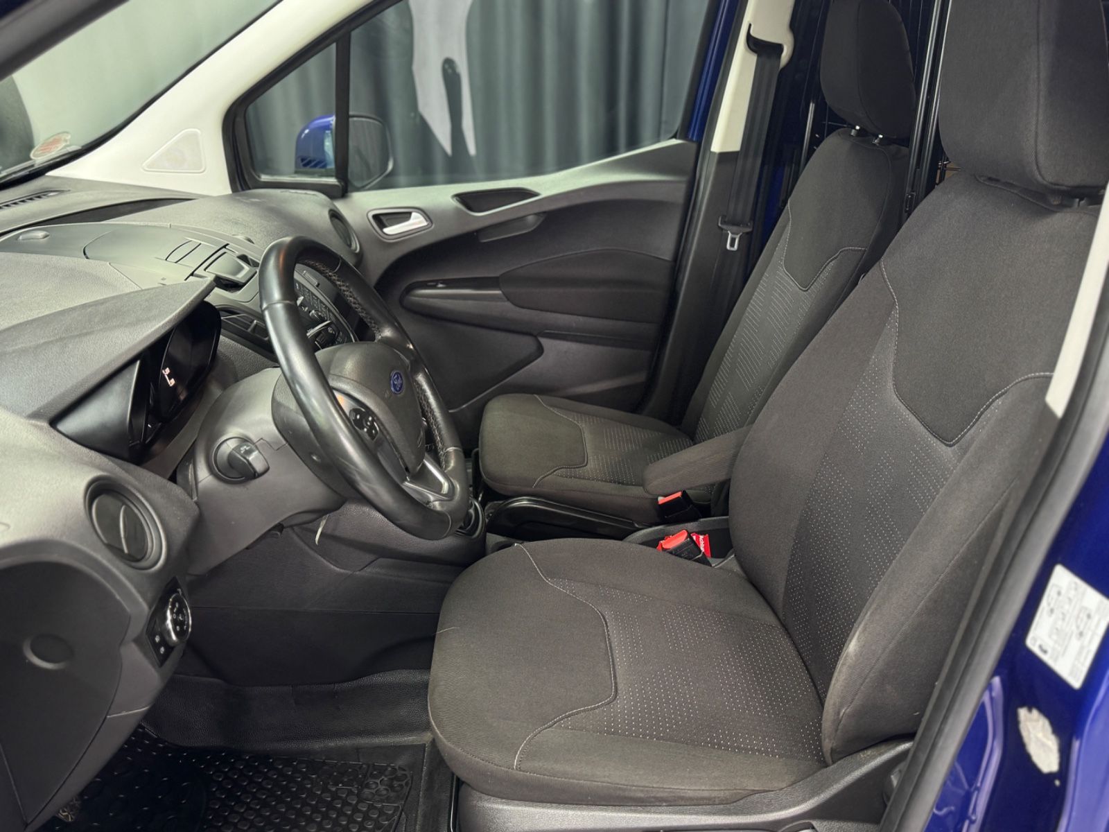 Fahrzeugabbildung Ford Transit Courier Trend|KLIMA|8-FACH|AHK|1.HAND